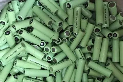 甘南藏族邦普废电池回收|高价回收三元锂电池